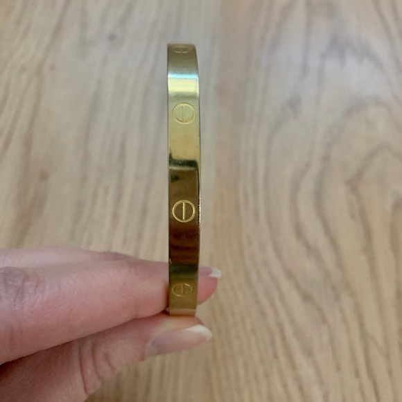 Bracelets - Picture 2 of 5